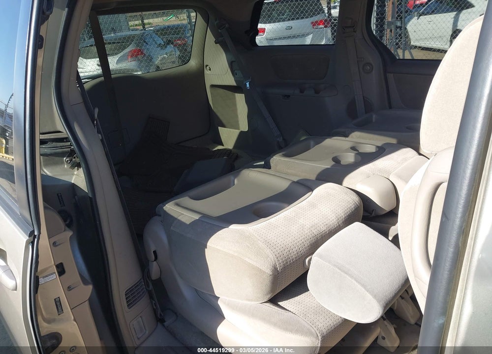 2010 TOYOTA SIENNA LE VIN: 5TDKK4CC9AS305253