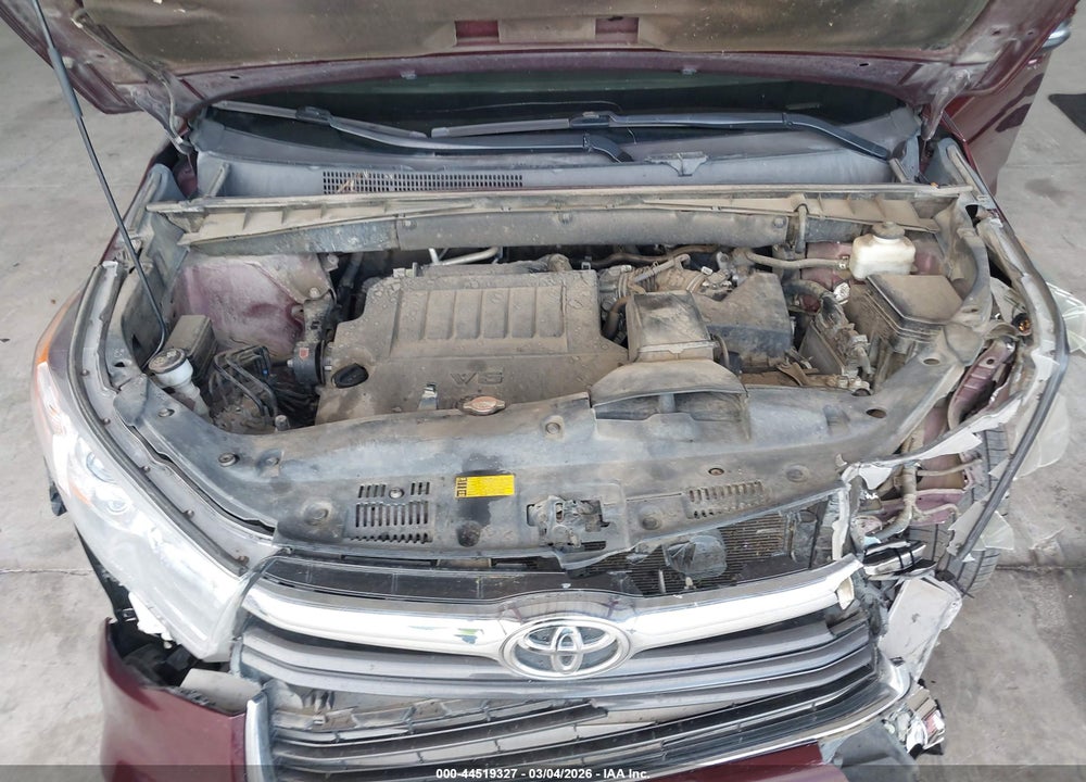 2015 TOYOTA HIGHLANDER LE PLUS V6 VIN: 5TDBKRFH4FS218260