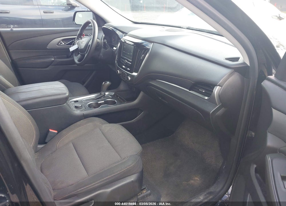 2018 CHEVROLET TRAVERSE LS VIN: 1GNERFKW2JJ114830