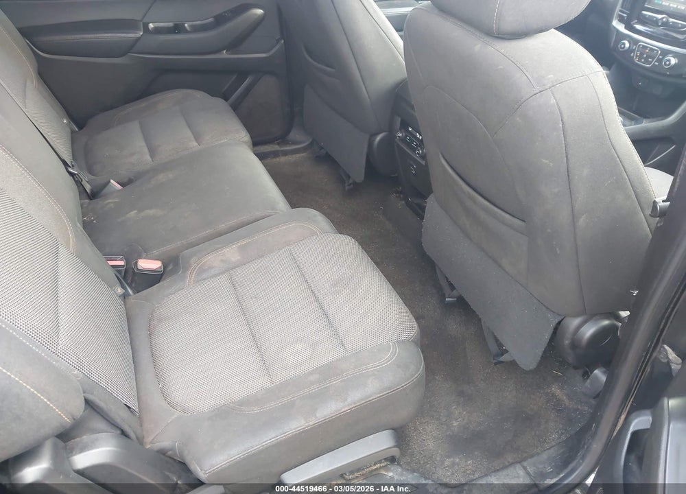 2018 CHEVROLET TRAVERSE LS VIN: 1GNERFKW2JJ114830