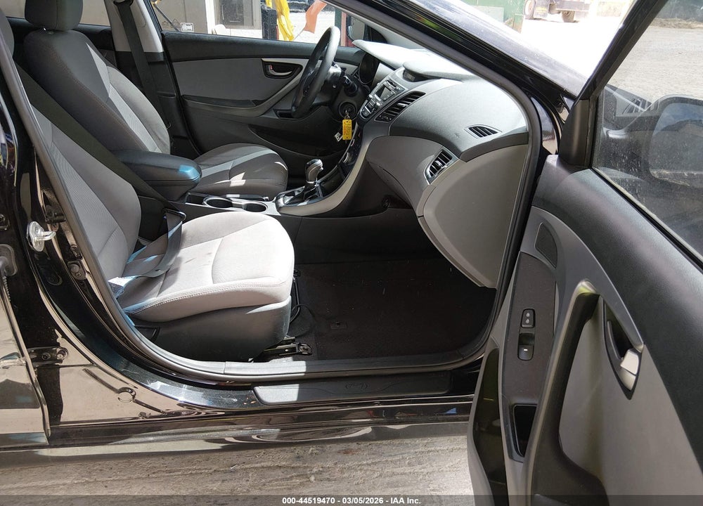 2015 HYUNDAI ELANTRA SE VIN: 5NPDH4AE5FH582037