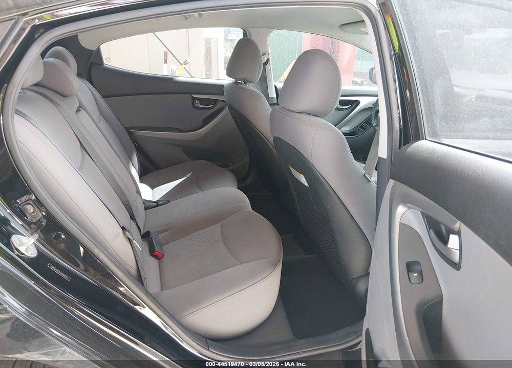 2015 HYUNDAI ELANTRA SE VIN: 5NPDH4AE5FH582037
