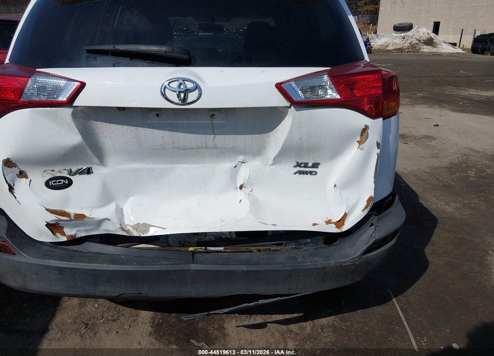 2015 TOYOTA RAV4 XLE VIN: 2T3RFREV4FW338424