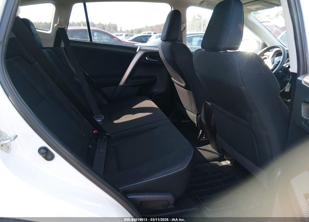 2015 TOYOTA RAV4 XLE VIN: 2T3RFREV4FW338424