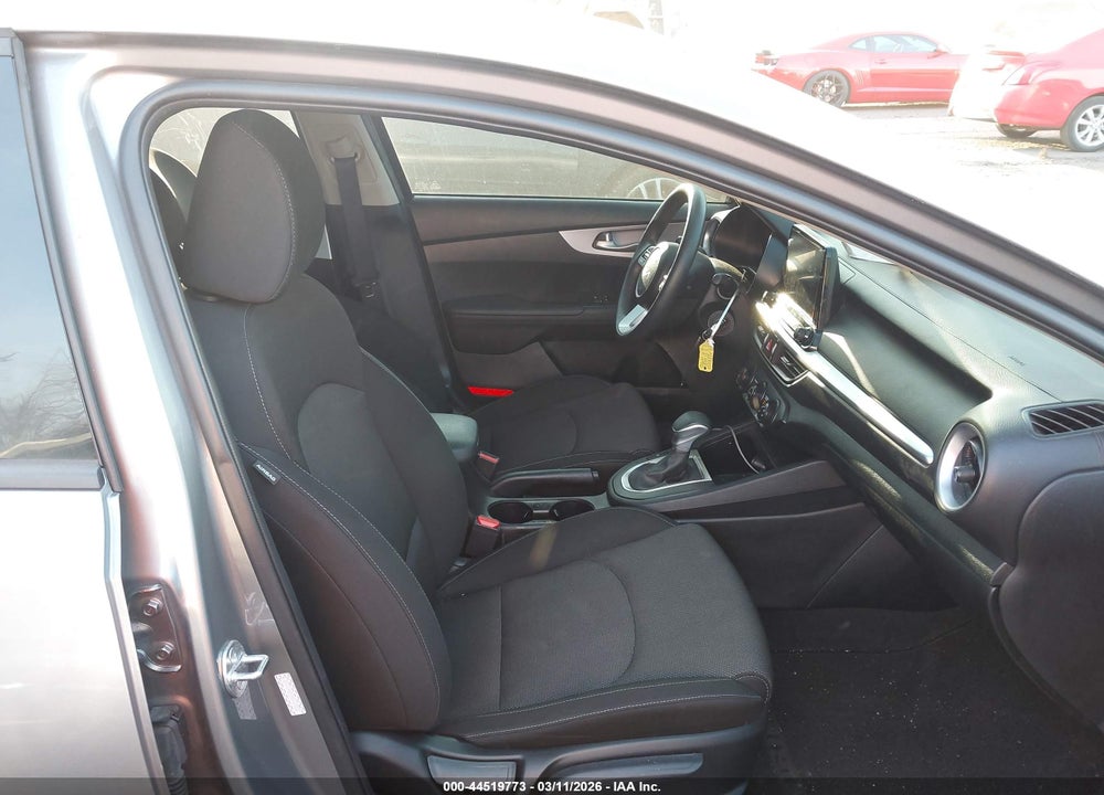 2024 KIA FORTE LXS VIN: 3KPF24AD7RE810002