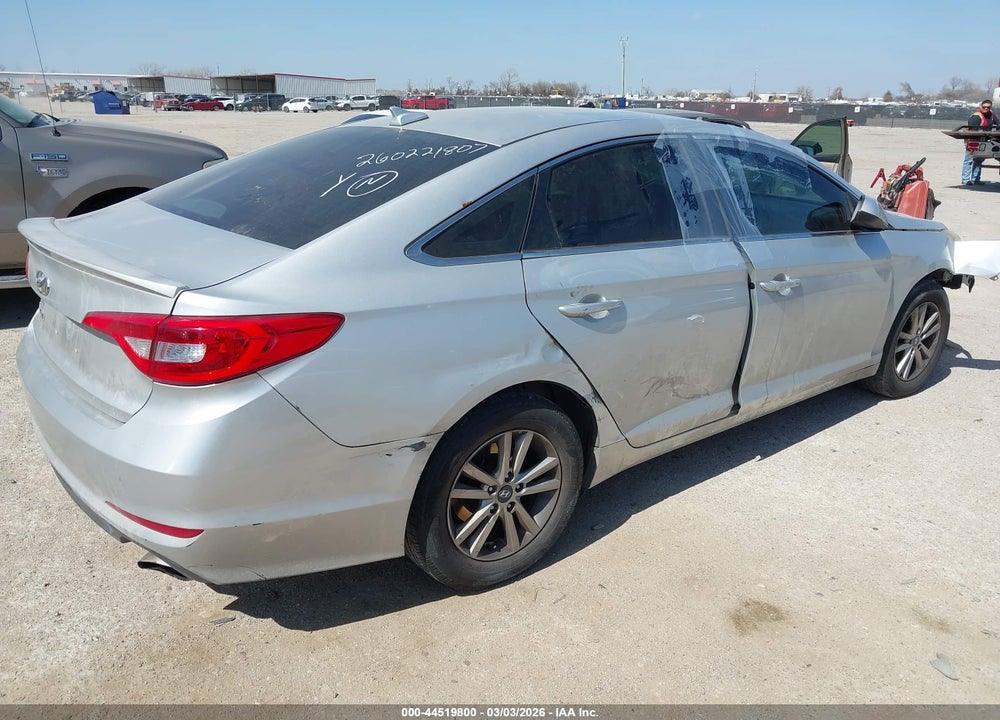 2016 HYUNDAI SONATA VIN: 5NPE24AF2GH417207