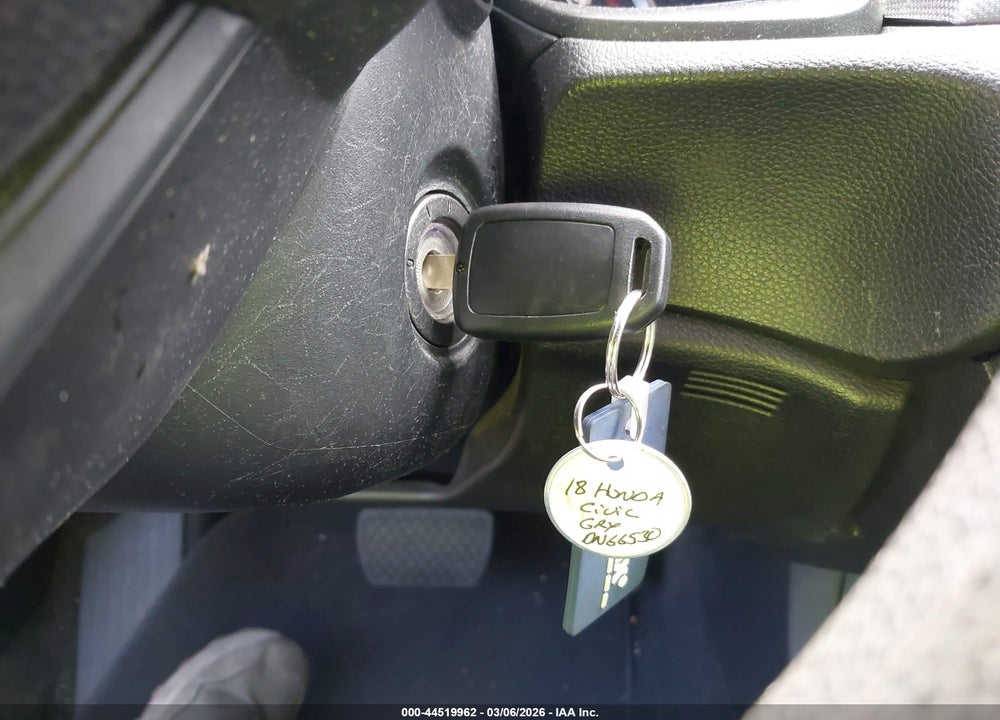 2018 HONDA CIVIC LX VIN: 2HGFC2F58JH514077