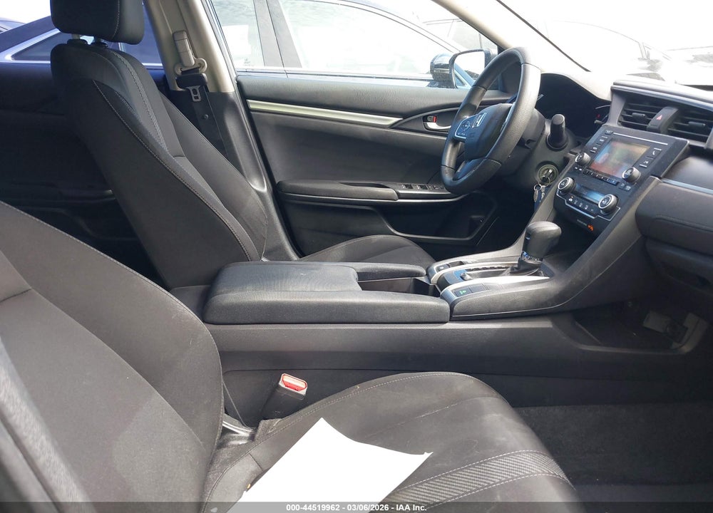 2018 HONDA CIVIC LX VIN: 2HGFC2F58JH514077