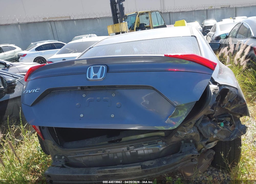 2018 HONDA CIVIC LX VIN: 2HGFC2F58JH514077