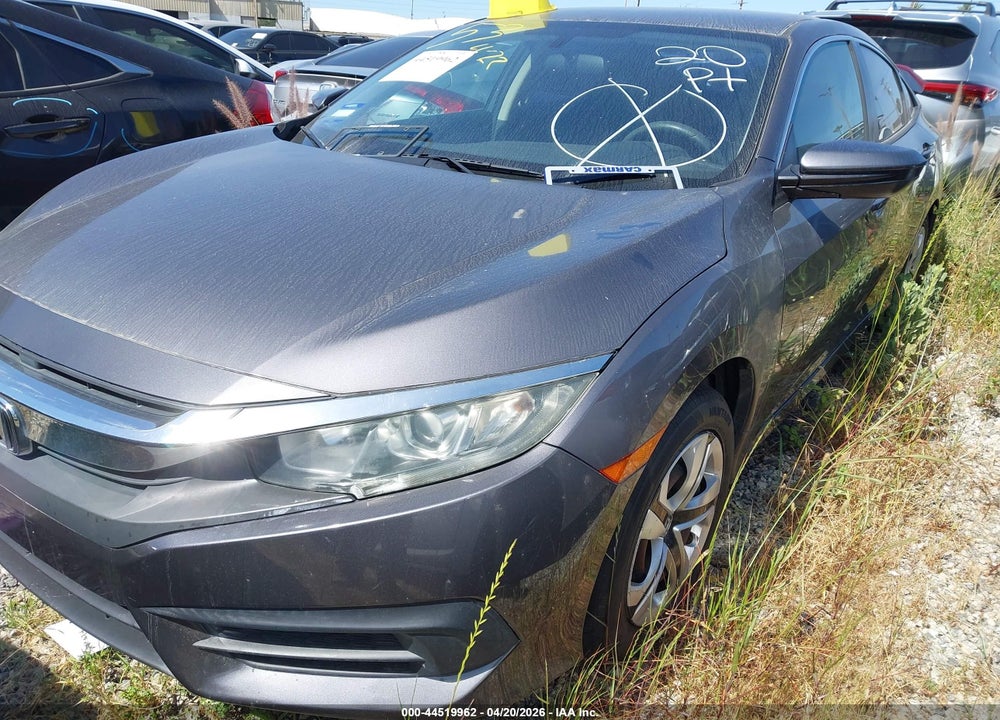 2018 HONDA CIVIC LX VIN: 2HGFC2F58JH514077