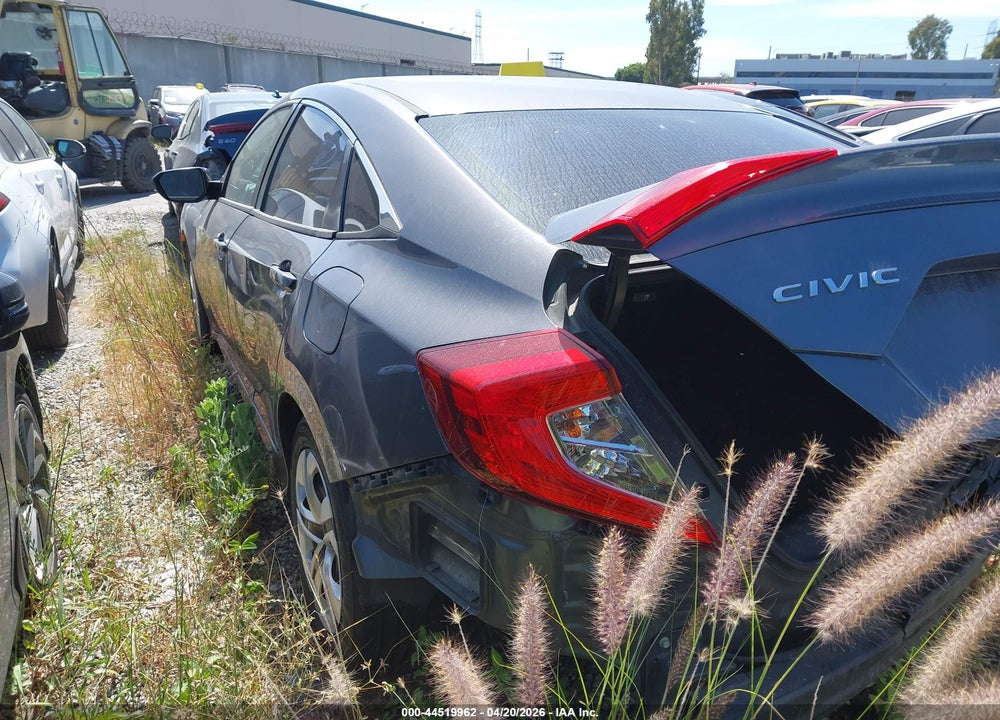 2018 HONDA CIVIC LX VIN: 2HGFC2F58JH514077