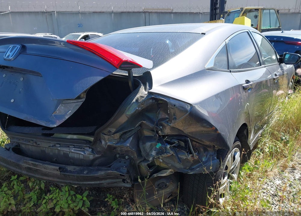 2018 HONDA CIVIC LX VIN: 2HGFC2F58JH514077