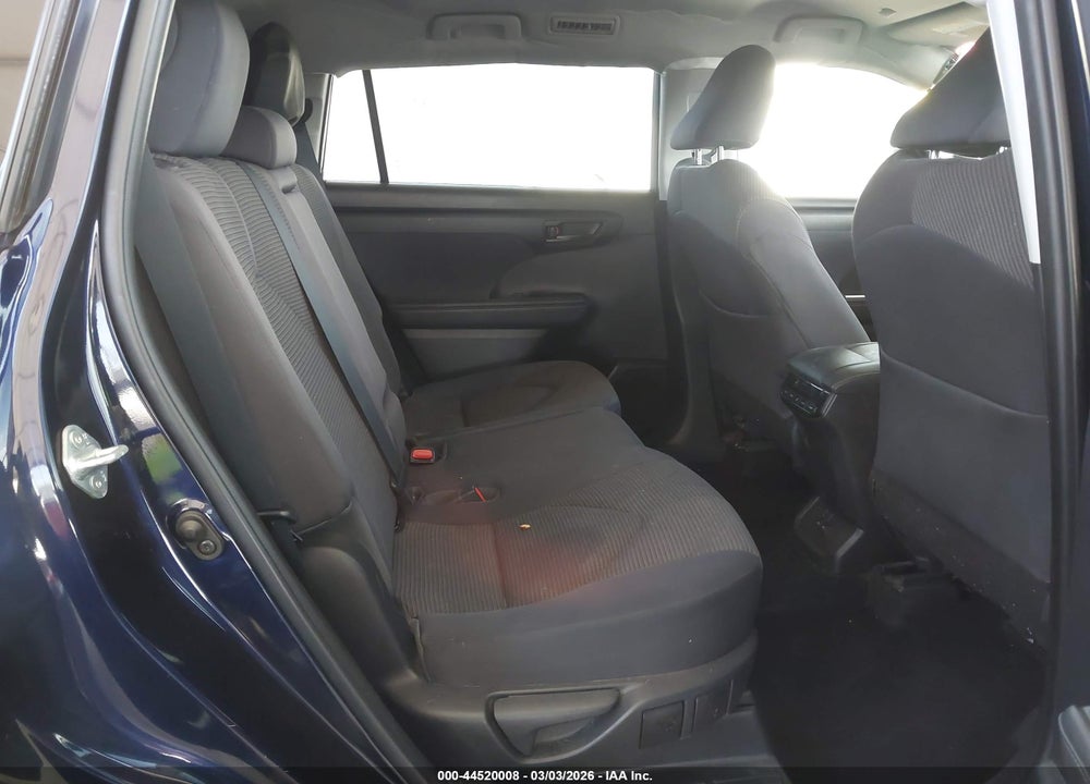 2022 TOYOTA HIGHLANDER LE VIN: 5TDBZRBH6NS584236