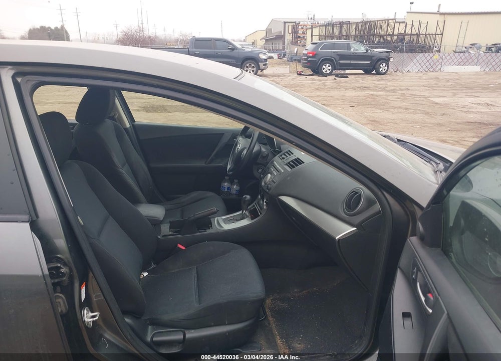 2011 MAZDA 3 I TOURING VIN: JM1BL1VF2B1362136