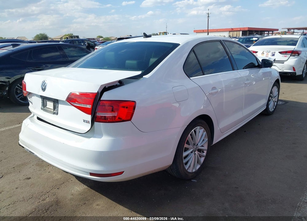 2015 VOLKSWAGEN JETTA 1.8T SE VIN: 3VWD17AJ5FM421391