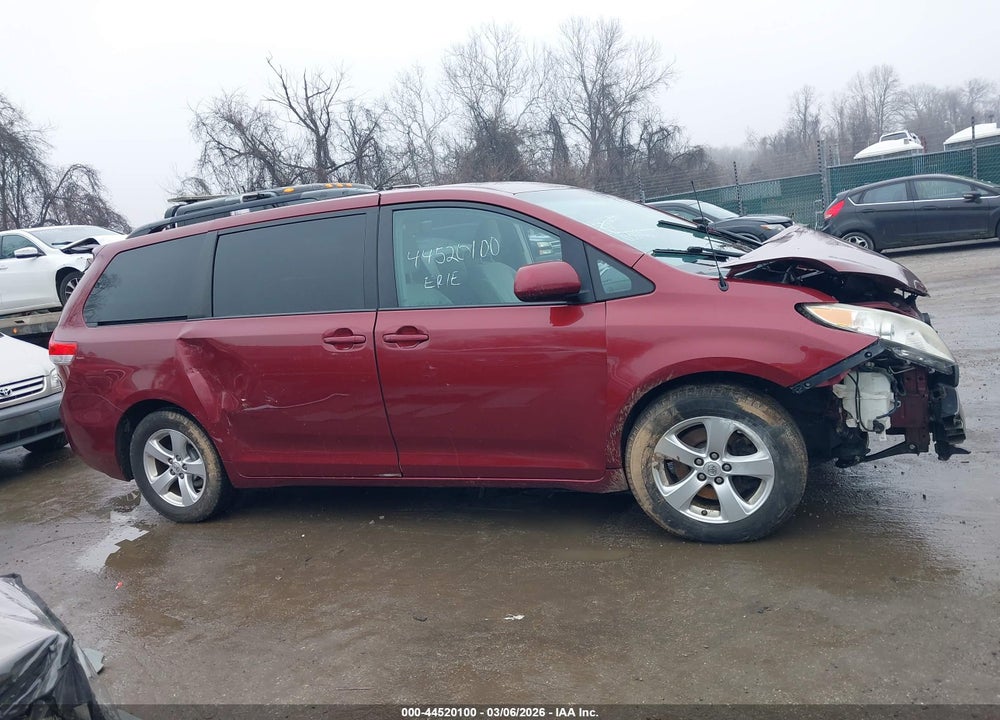 2013 TOYOTA SIENNA LE V6 7 PASSENGER AUTO ACCESS SEAT VIN: 5TDKK3DC4DS387034