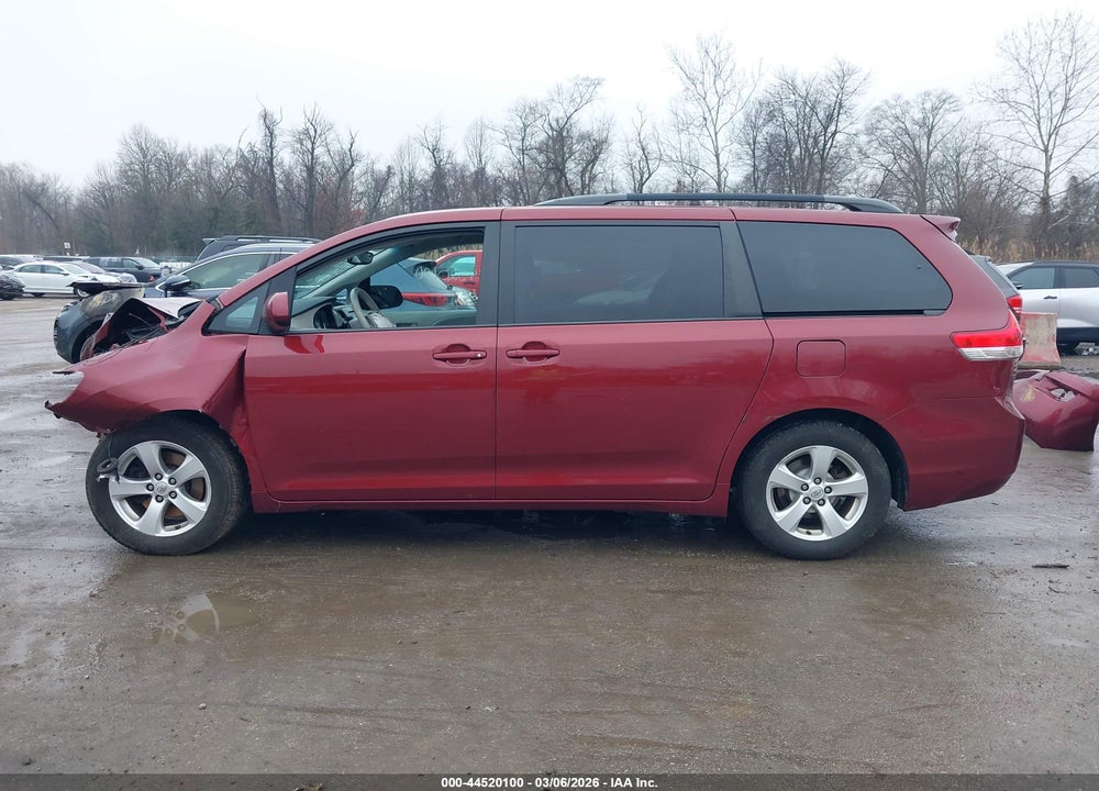 2013 TOYOTA SIENNA LE V6 7 PASSENGER AUTO ACCESS SEAT VIN: 5TDKK3DC4DS387034