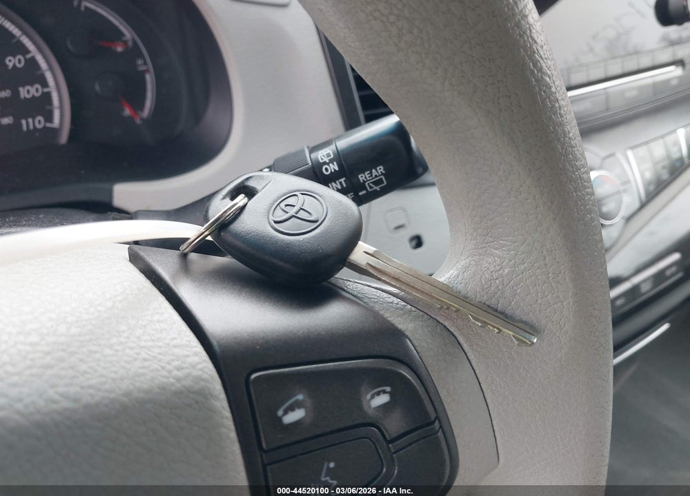 2013 TOYOTA SIENNA LE V6 7 PASSENGER AUTO ACCESS SEAT VIN: 5TDKK3DC4DS387034