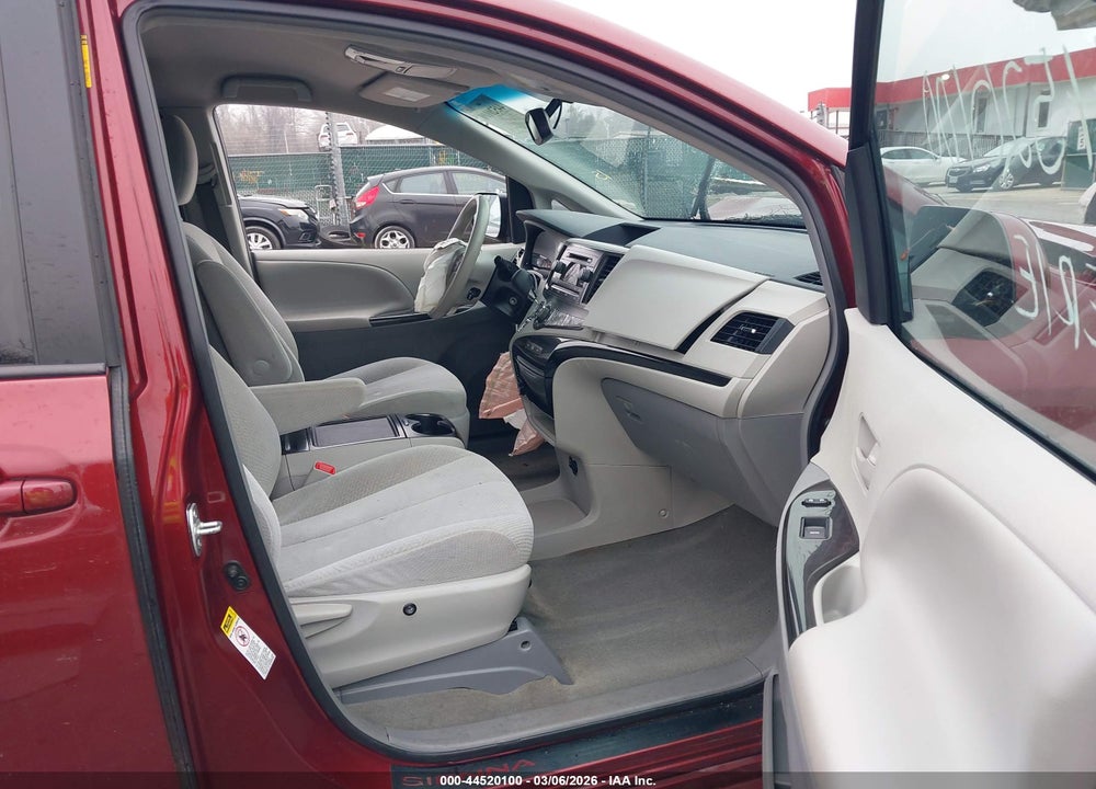 2013 TOYOTA SIENNA LE V6 7 PASSENGER AUTO ACCESS SEAT VIN: 5TDKK3DC4DS387034
