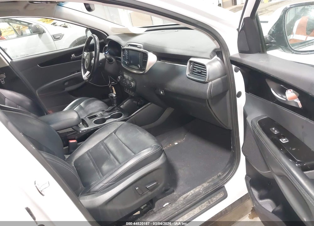 2018 KIA SORENTO 3.3L SX VIN: 5XYPKDA54JG384967