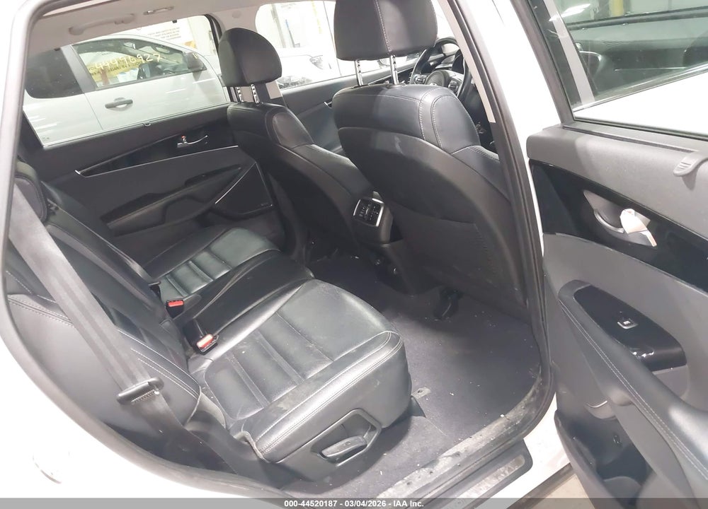 2018 KIA SORENTO 3.3L SX VIN: 5XYPKDA54JG384967
