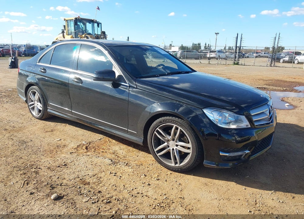2013 MERCEDES-BENZ C 250 SPORT VIN: WDDGF4HB2DG085128