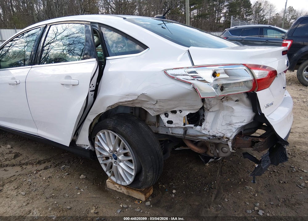 2012 FORD FOCUS SEL VIN: 1FAHP3H22CL383082