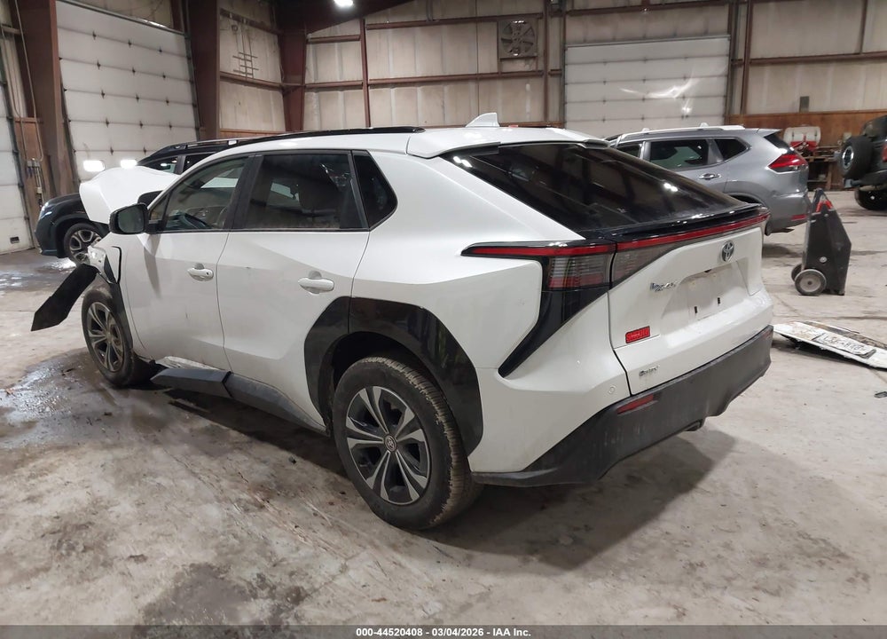 2025 TOYOTA BZ4X XLE VIN: JTMAAAAA8SA073905