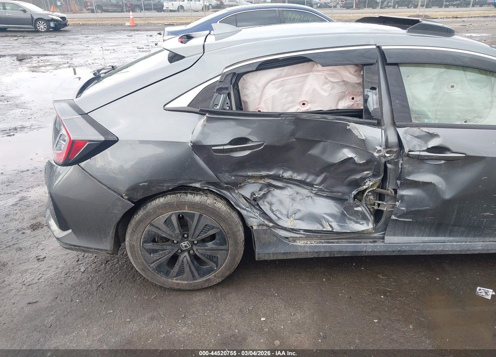 2018 HONDA CIVIC EX VIN: SHHFK7H5XJU403921