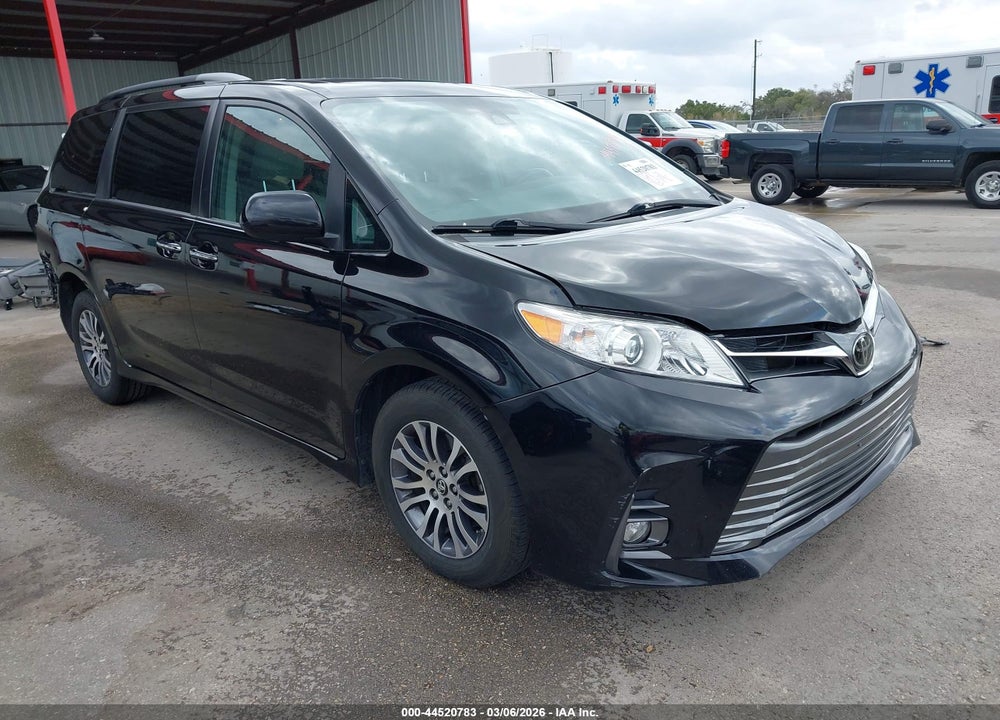 2019 TOYOTA SIENNA XLE 8 PASSENGER VIN: 5TDYZ3DC4KS995087