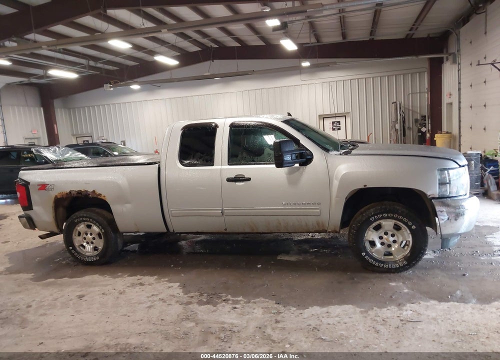 2013 CHEVROLET SILVERADO 1500 LT VIN: 1GCRKSE70DZ305437