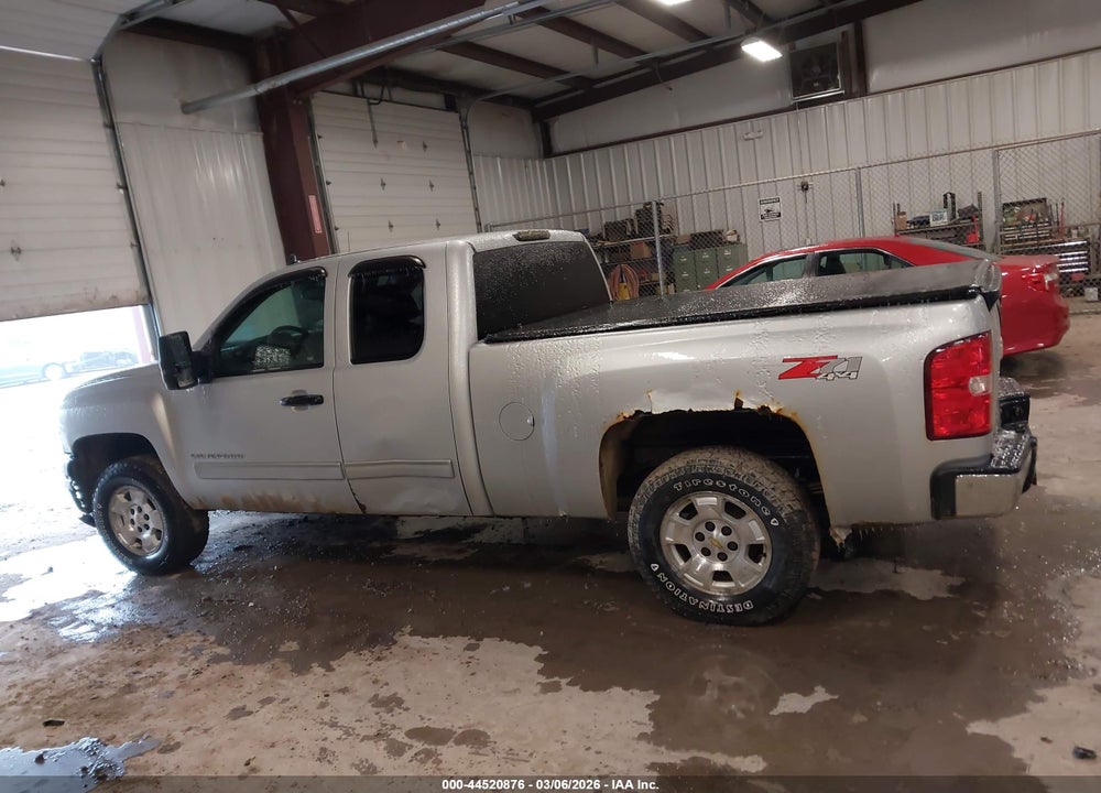2013 CHEVROLET SILVERADO 1500 LT VIN: 1GCRKSE70DZ305437