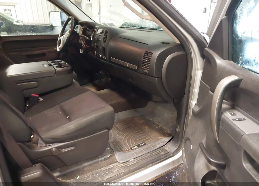 2013 CHEVROLET SILVERADO 1500 LT VIN: 1GCRKSE70DZ305437