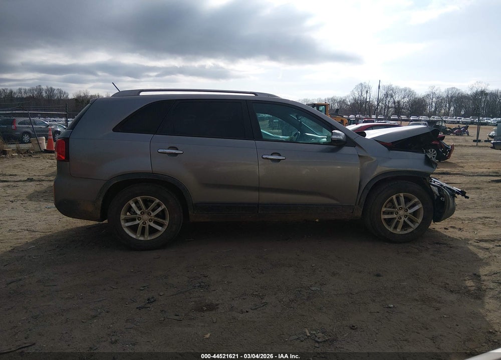 2015 KIA SORENTO LX VIN: 5XYKT4A66FG601619