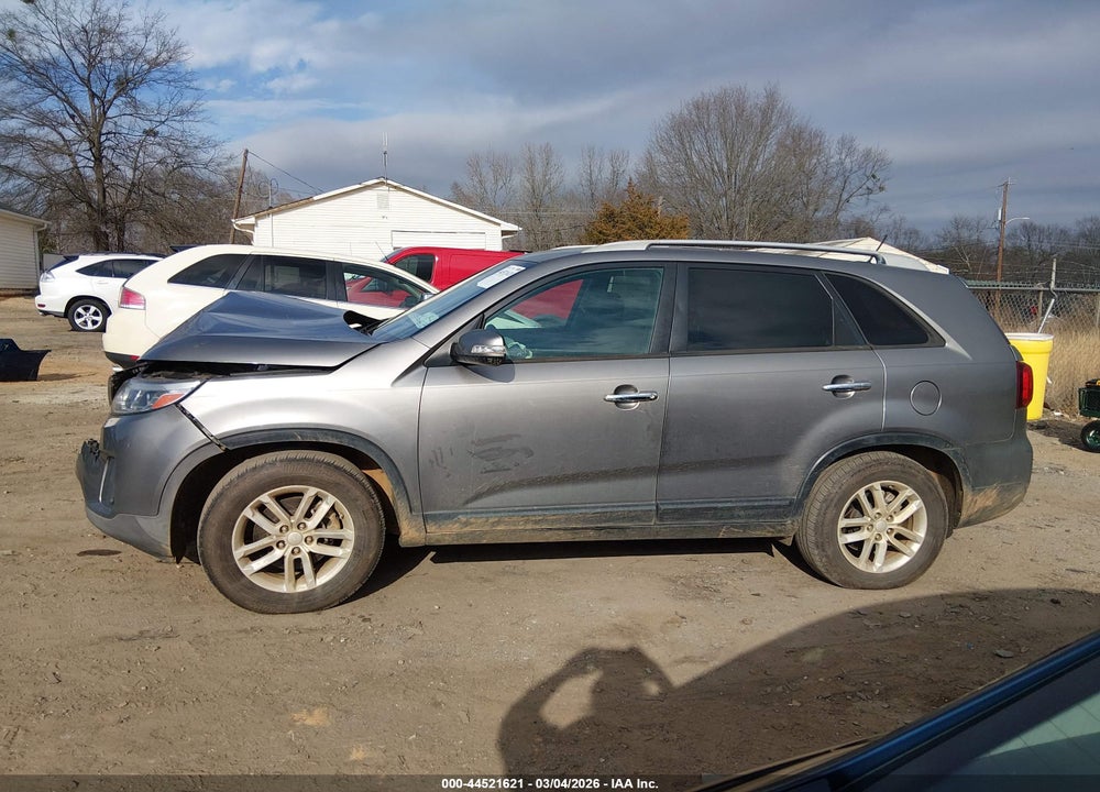 2015 KIA SORENTO LX VIN: 5XYKT4A66FG601619
