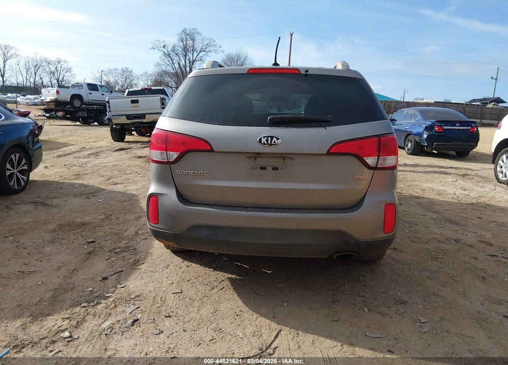 2015 KIA SORENTO LX VIN: 5XYKT4A66FG601619