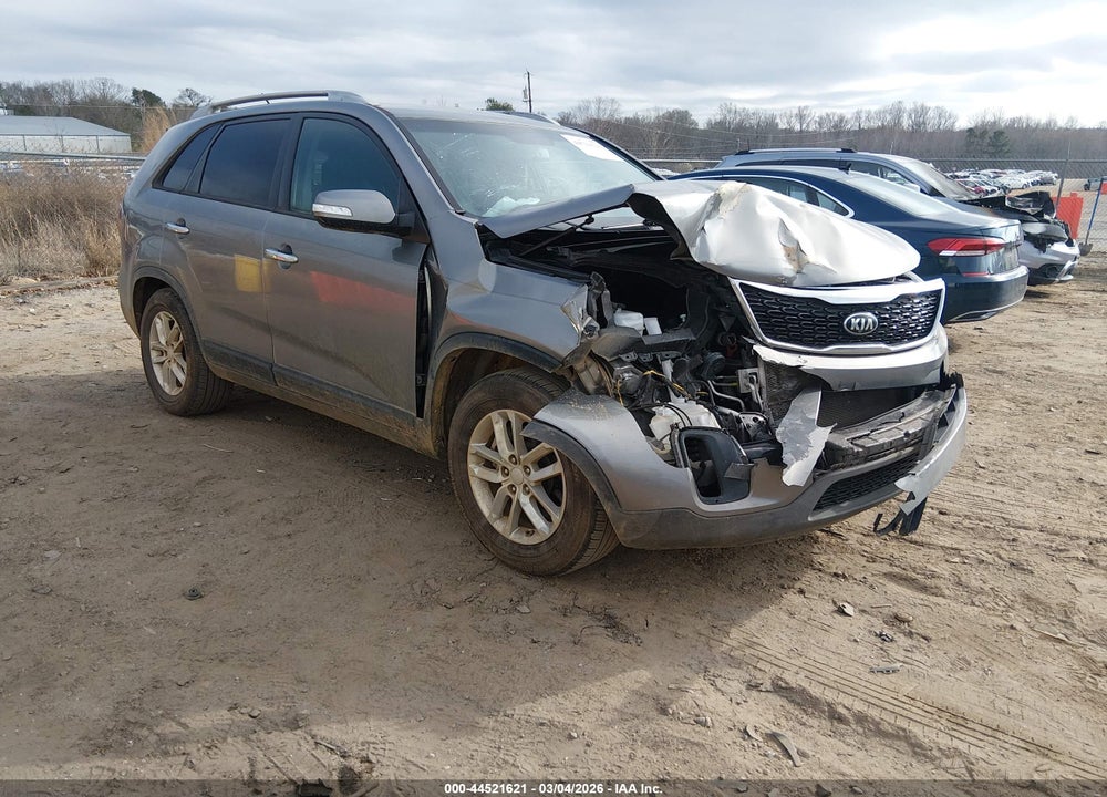 2015 KIA SORENTO LX VIN: 5XYKT4A66FG601619
