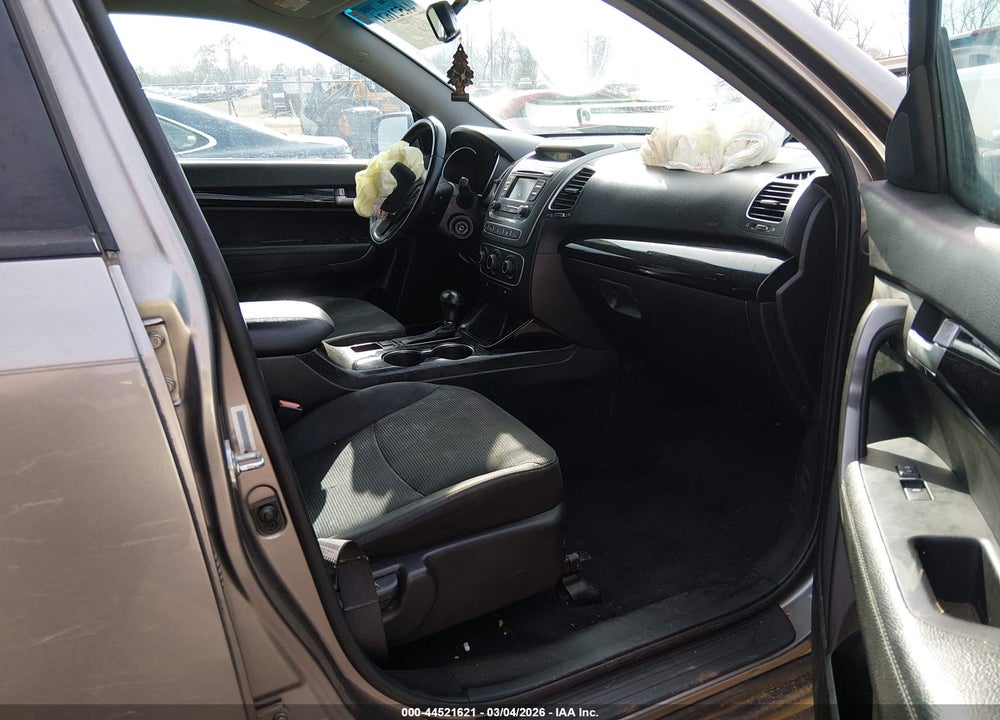 2015 KIA SORENTO LX VIN: 5XYKT4A66FG601619