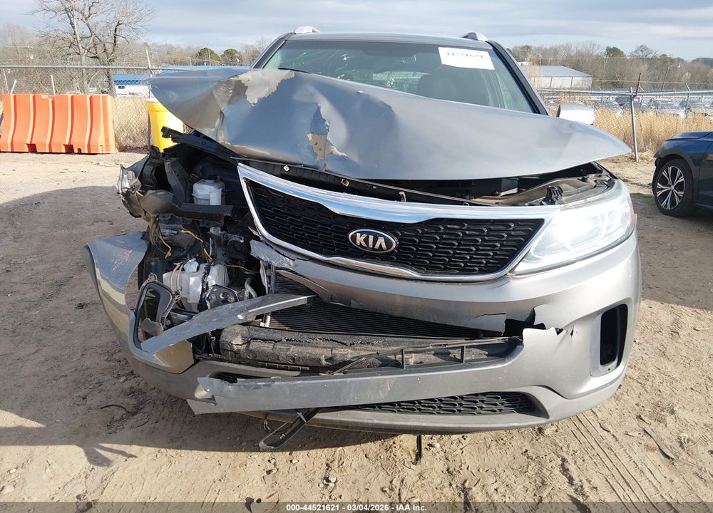 2015 KIA SORENTO LX VIN: 5XYKT4A66FG601619