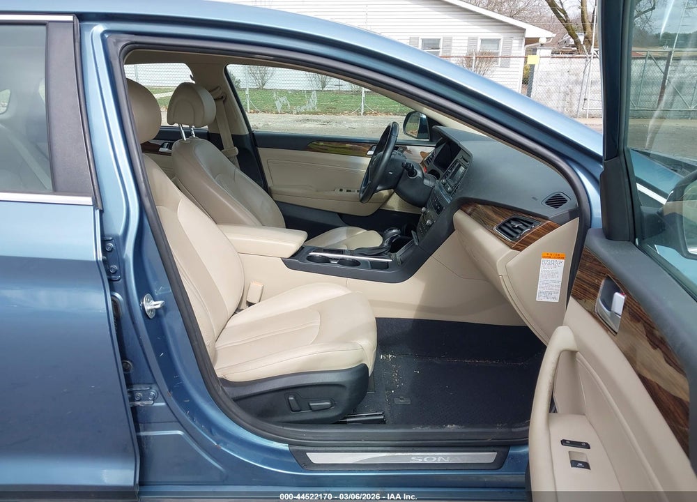 2016 HYUNDAI SONATA HYBRID LIMITED VIN: KMHE34L11GA017074