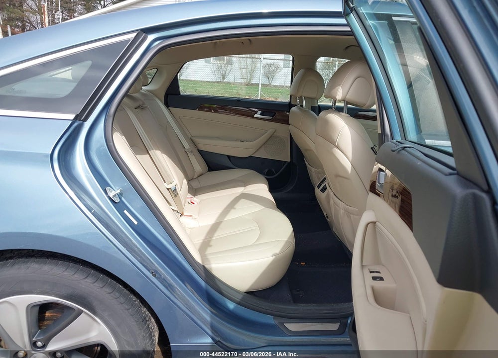 2016 HYUNDAI SONATA HYBRID LIMITED VIN: KMHE34L11GA017074