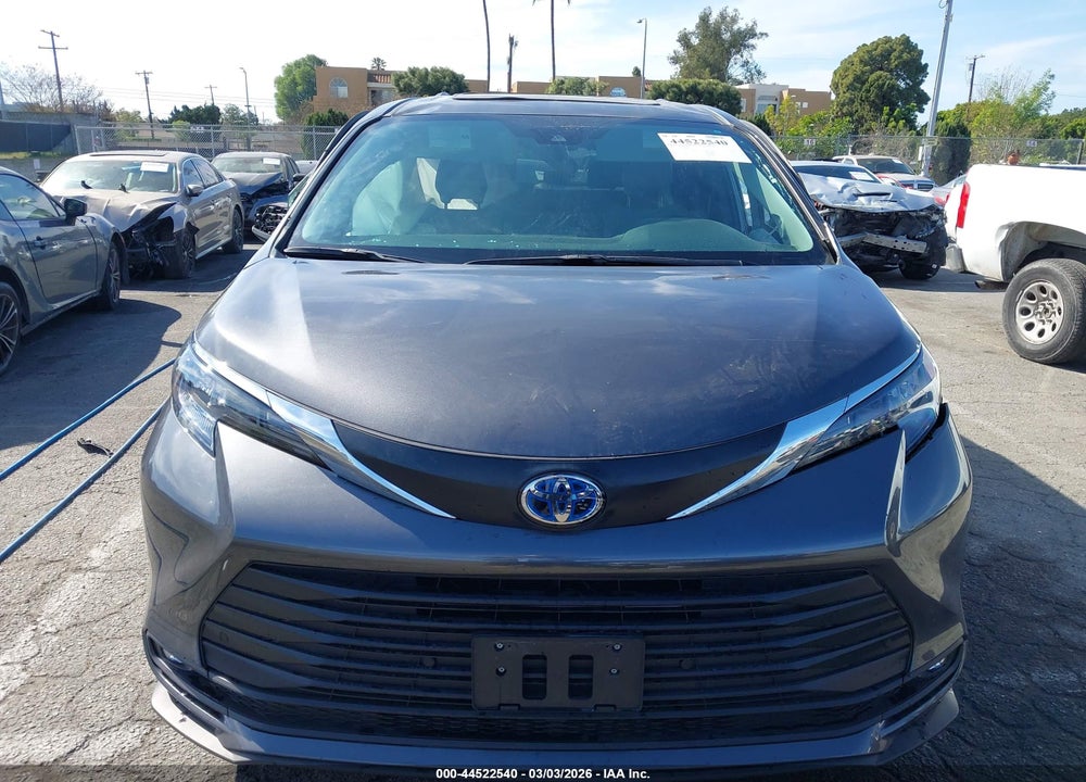 2025 TOYOTA SIENNA XLE VIN: 5TDJSKFC1SS188796