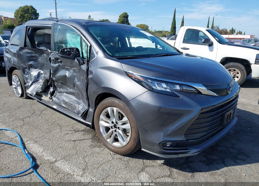 2025 TOYOTA SIENNA XLE VIN: 5TDJSKFC1SS188796