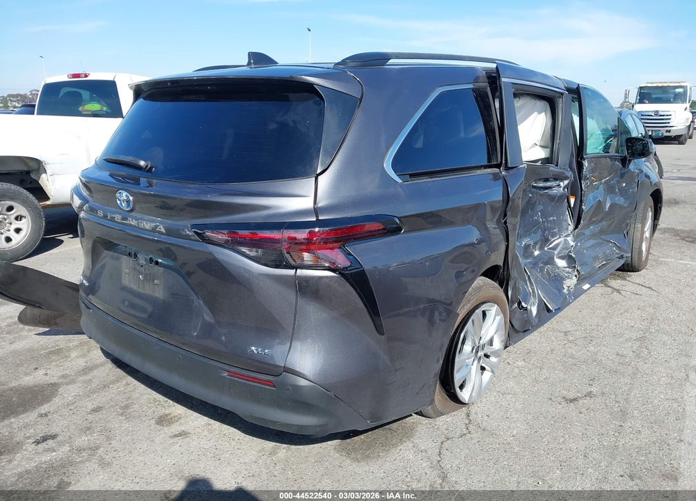 2025 TOYOTA SIENNA XLE VIN: 5TDJSKFC1SS188796