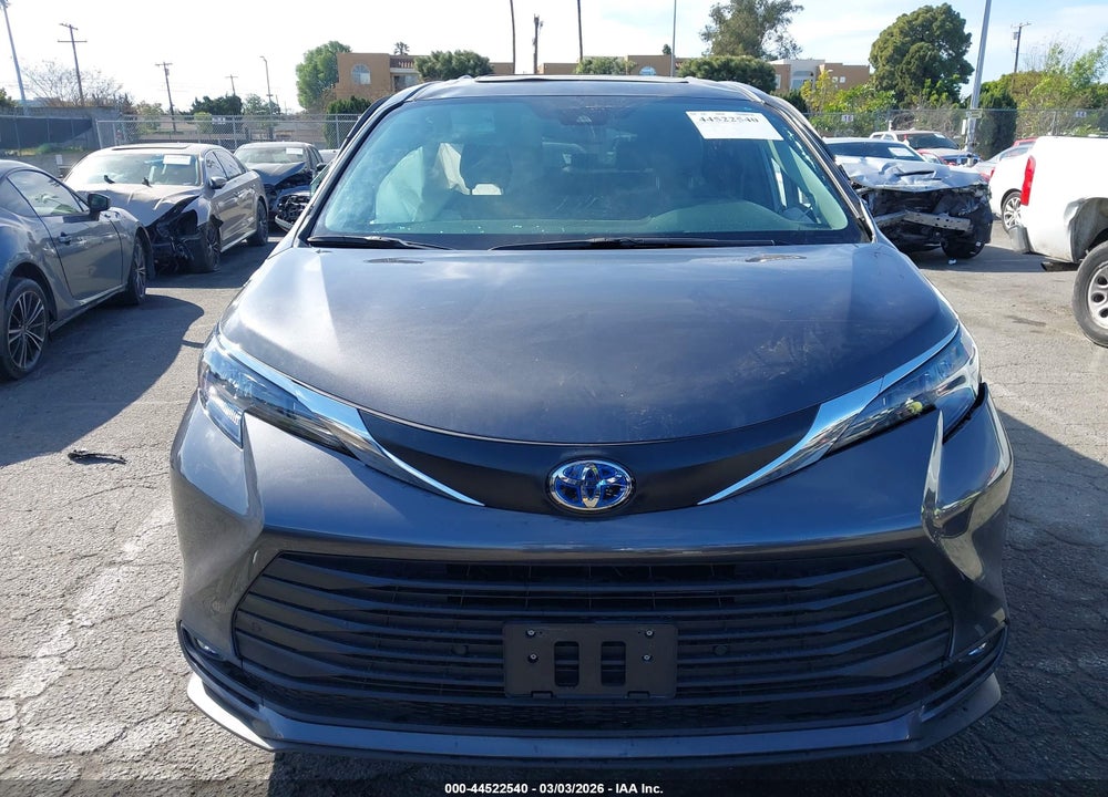 2025 TOYOTA SIENNA XLE VIN: 5TDJSKFC1SS188796