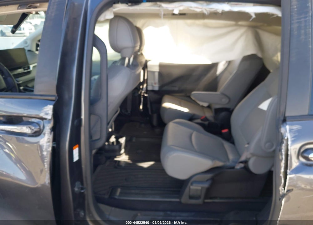 2025 TOYOTA SIENNA XLE VIN: 5TDJSKFC1SS188796