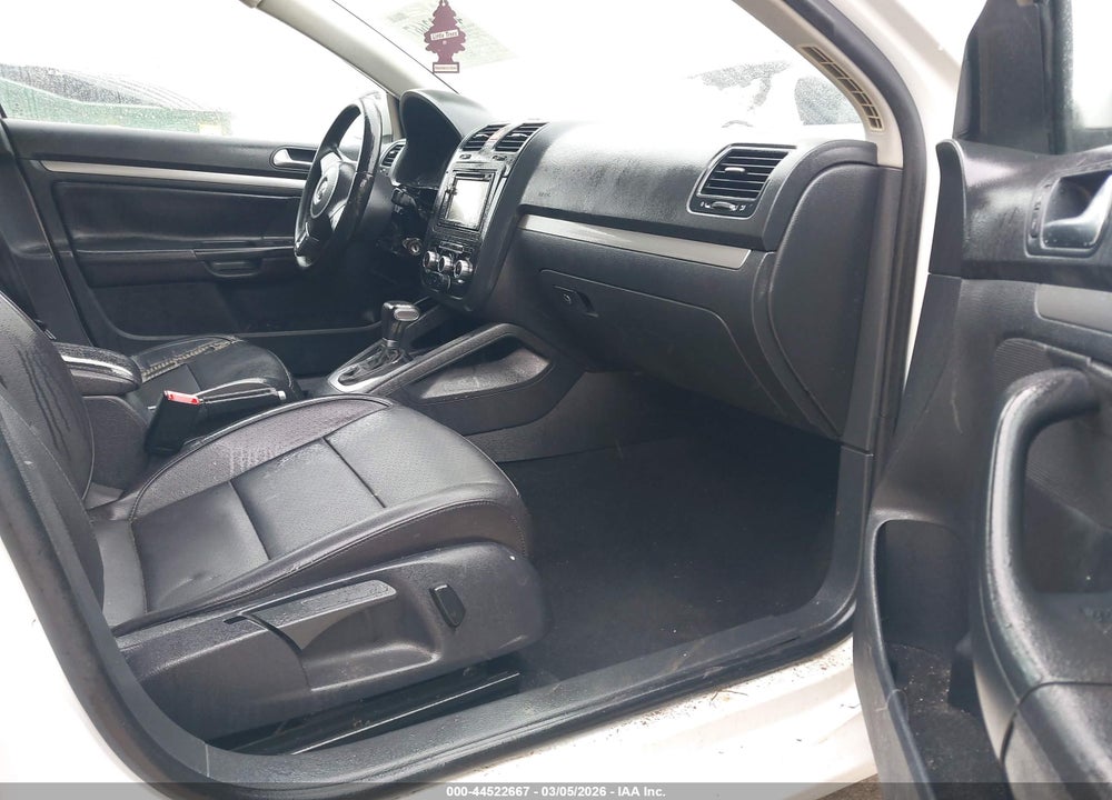 2010 VOLKSWAGEN JETTA LIMITED VIN: 3VWAX7AJ3AM147067