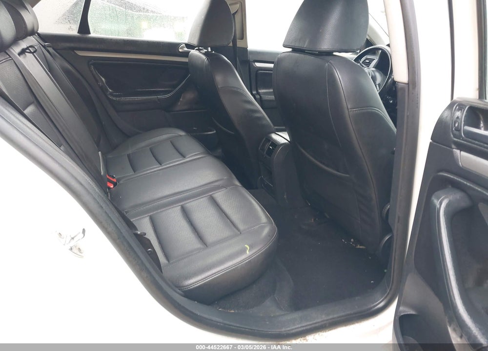 2010 VOLKSWAGEN JETTA LIMITED VIN: 3VWAX7AJ3AM147067