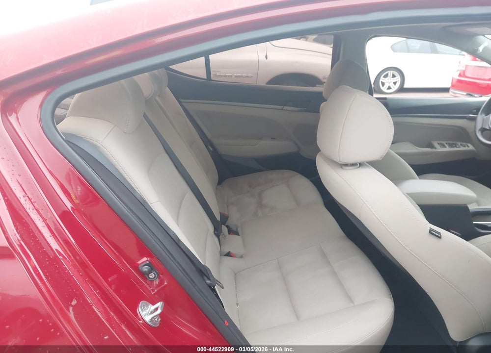 2017 HYUNDAI ELANTRA VIN: KMHD84LF3HU417615