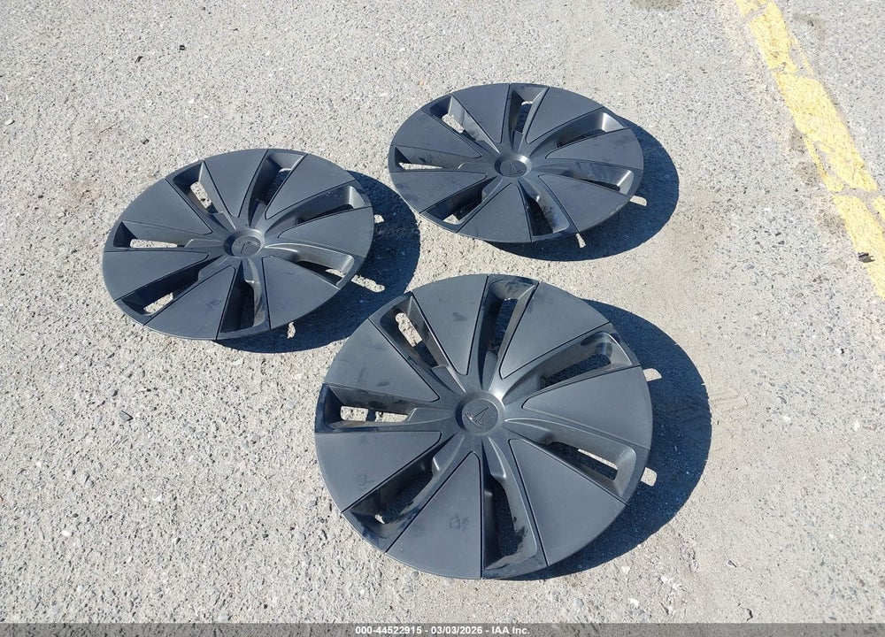 2025 TESLA MODEL 3 LONG RANGE REAR-WHEEL DRIVE/STANDARD REAR-WHEEL DRIVE VIN: 5YJ3E1EA3SF072160